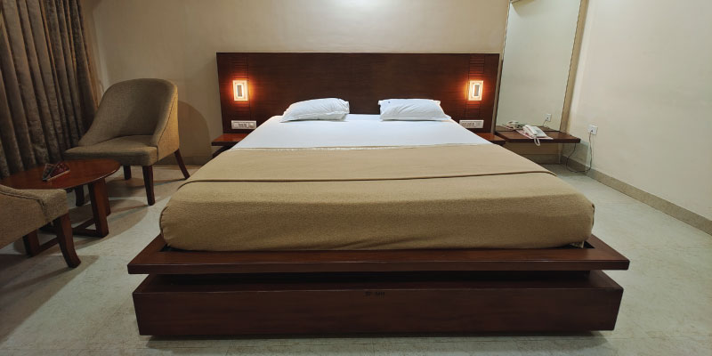 Executive Room Ground Level Deck /website/images/rooms/room-with-deck/room-with-deck-2.jpg