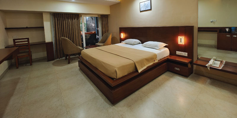 Executive Room Ground Level Deck /website/images/rooms/room-with-deck/room-with-deck-5.jpg